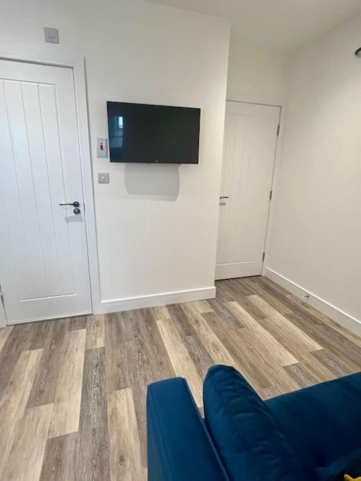 Apartment New 2 Bed Preston Centre Flat - Sleeps 4 *