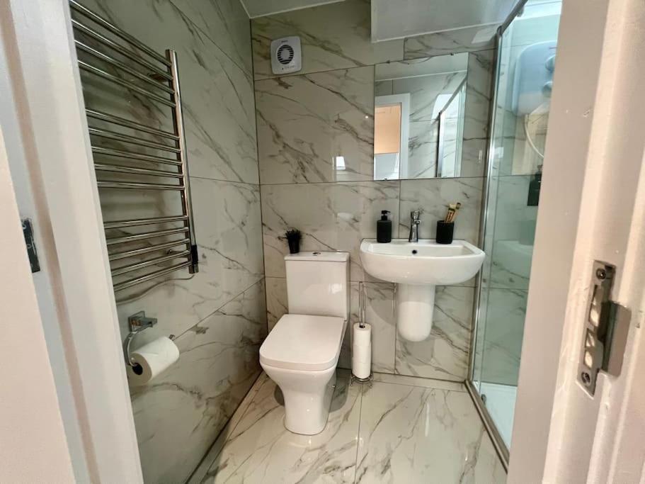 New 2 Bed Preston Centre Flat - Sleeps 4