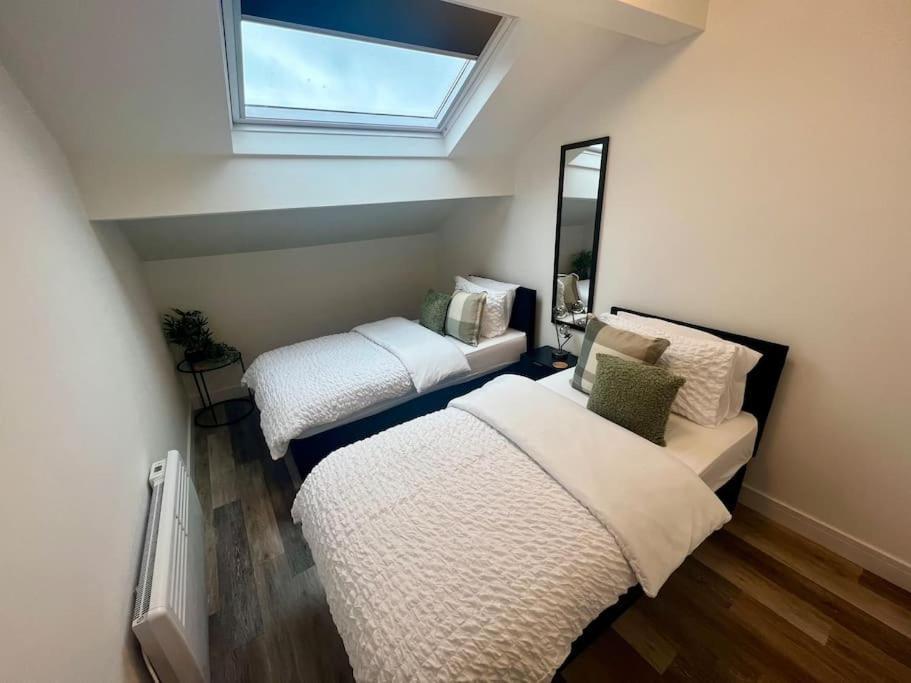 New 2 Bed Preston Centre Flat - Sleeps 4 Apartment